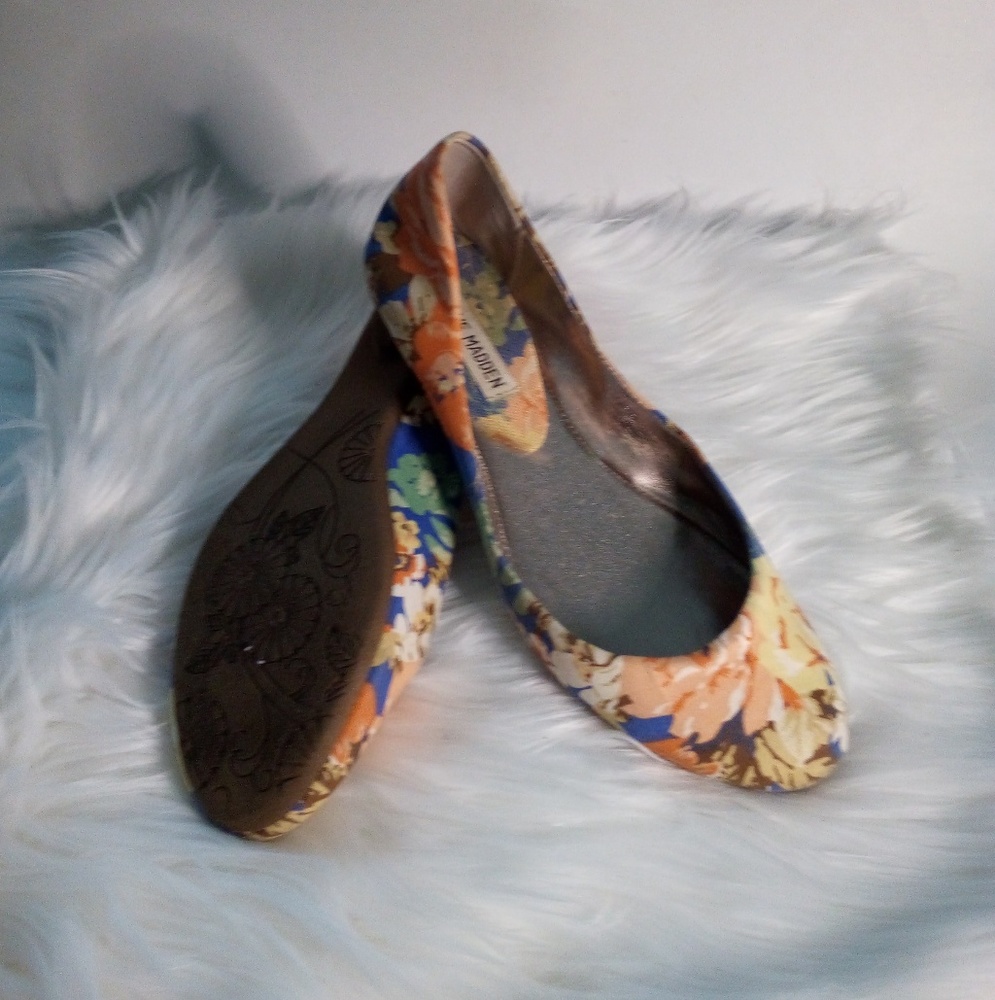 Women's Steve Madden flats size 10